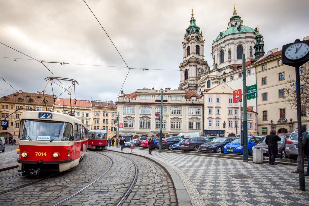 Miss Sophie'S Charles Bridge Hotel Praga Esterno foto